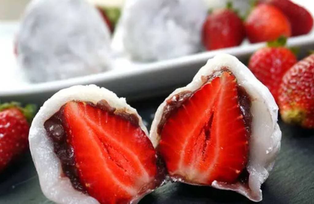 Ichigo Chokoreto Mochi con fresas